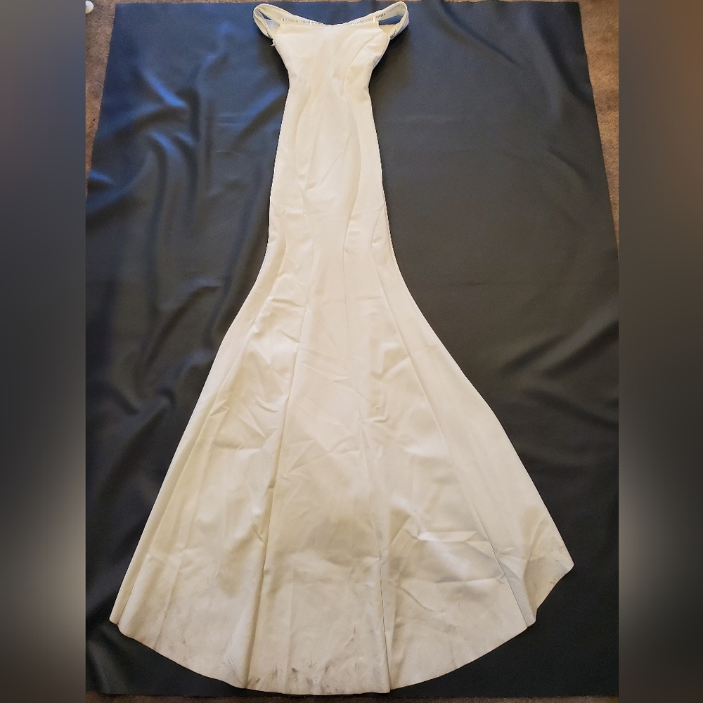 NWT$1,390 Chiara Boni Genny Embellished White Mermaid Gown Dress Sz 2 (38) - Picture 15 of 16